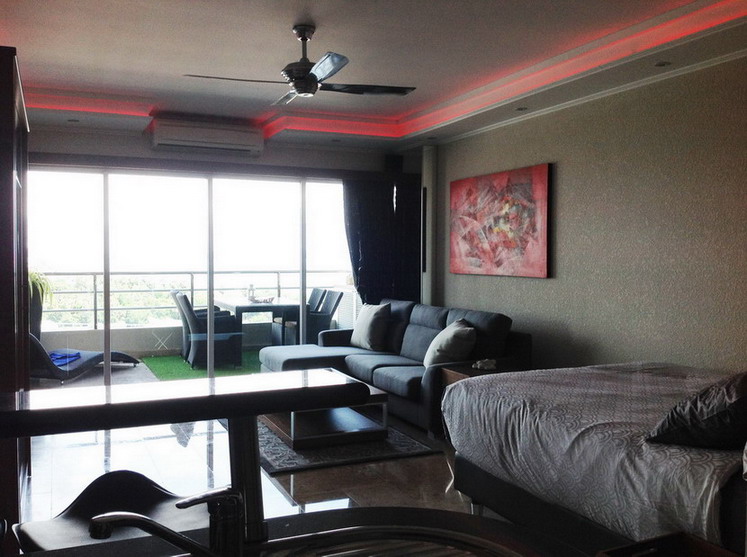 Sea view Condo for Rent on Pratumnak Hill