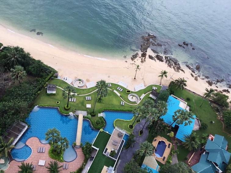 Beachfront  Luxury Condominium for Sale and Rent in Wong Amat Beach Pattaya, Thailand