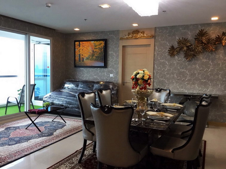 Beachfront  Luxury Condominium for Sale and Rent in Wong Amat Beach Pattaya, Thailand