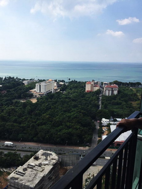 RESALE New Condo in Jomtien Beach Pattaya