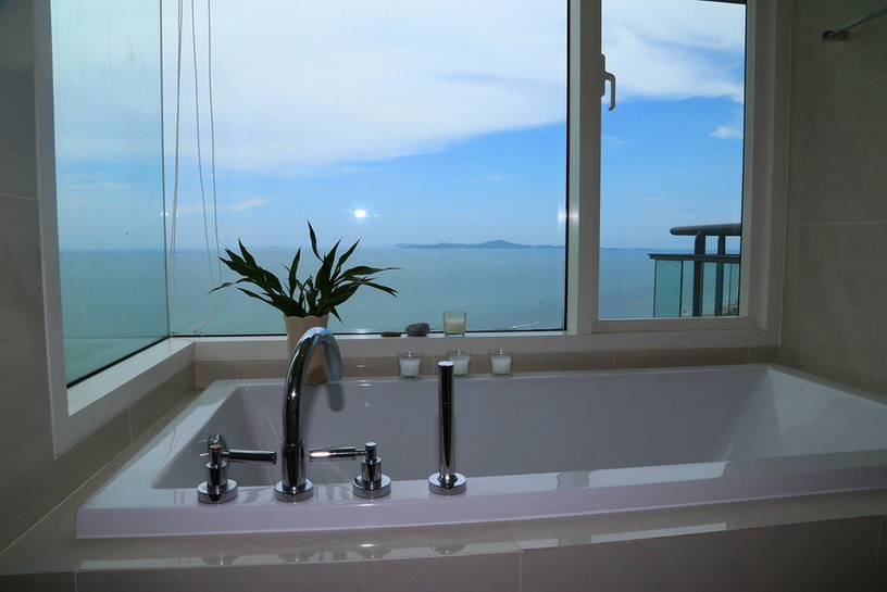 Beachfront Condominium for Sale and Rent in Jomtien Beach, Pattaya