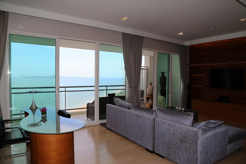 Beachfront Condominium for Sale and Rent in Jomtien Beach, Pattaya