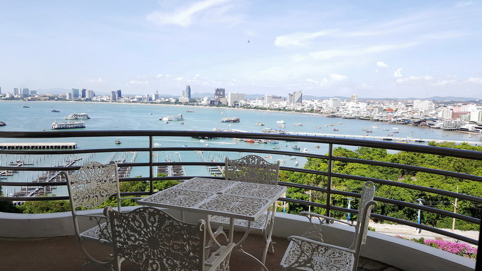 Luxurious beach Condo for Rent on Pratamnak Hill