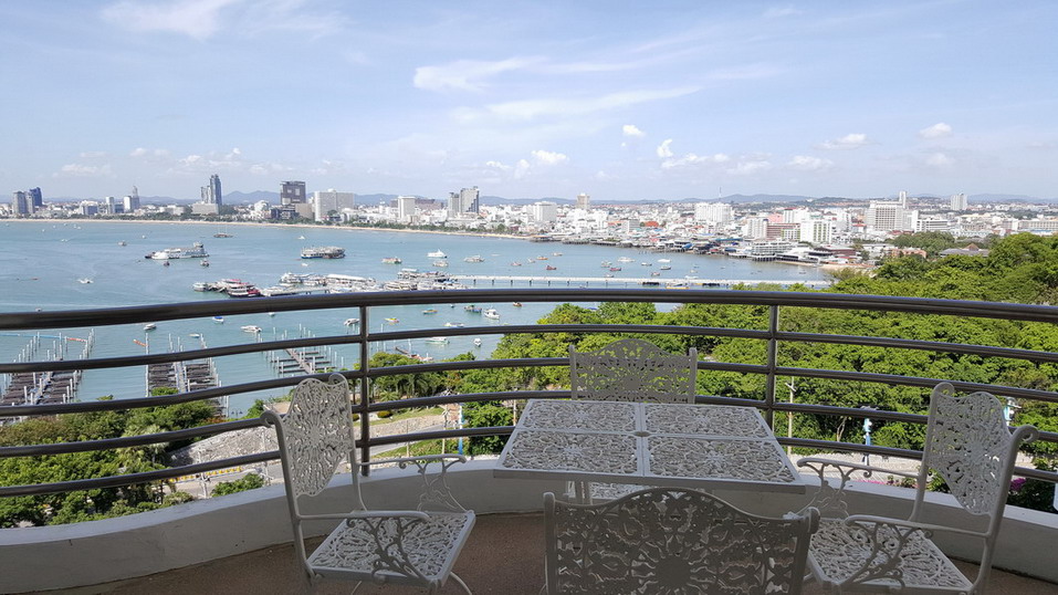 Luxurious beach Condo for Rent on Pratamnak Hill