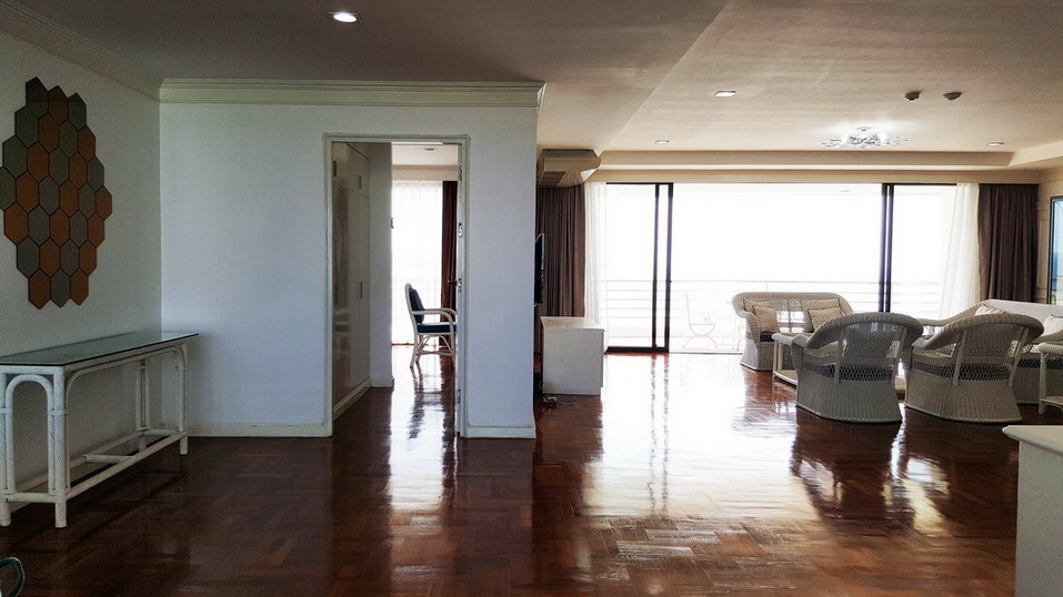 Luxurious beach Condo for Rent on Pratamnak Hill