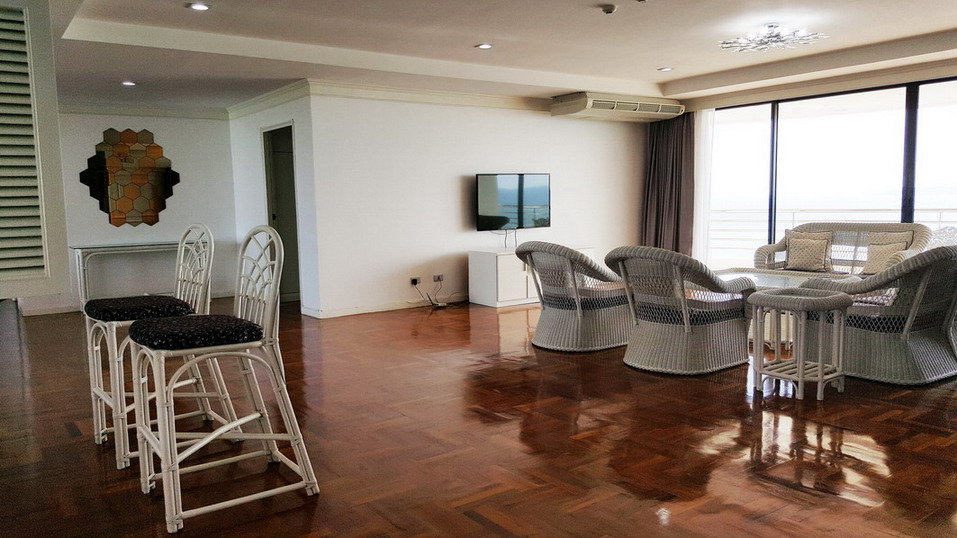 Luxurious beach Condo for Rent on Pratamnak Hill