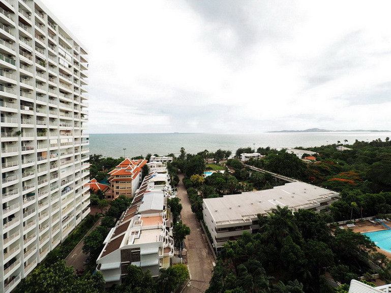 Beachfront Jomtien Beach Condo for Rent