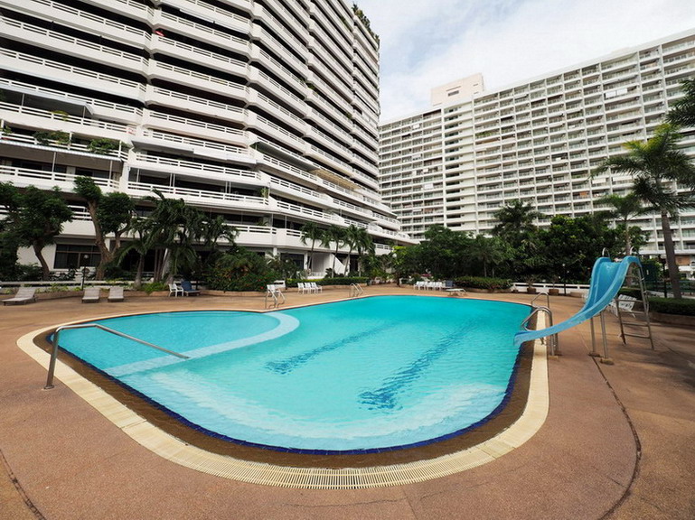 Beachfront Jomtien Beach Condo for Rent