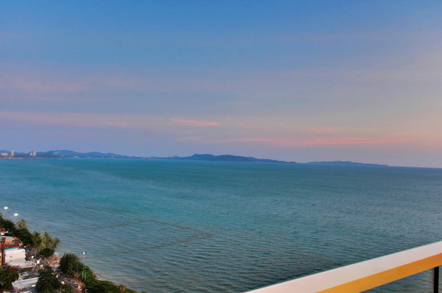 Beachfront Condo for Sale Jomtien Beach Rd.