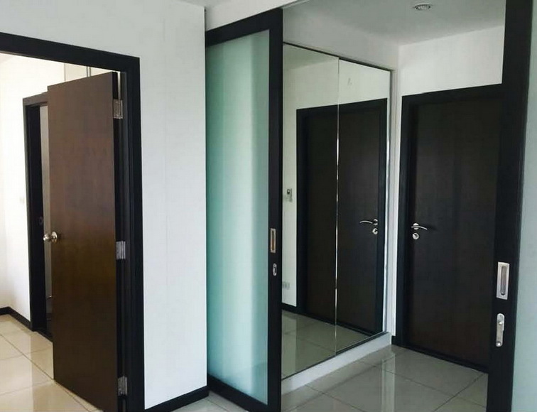 2 Bedrooms Condo for Sale on Pratumnak Hill Pattaya