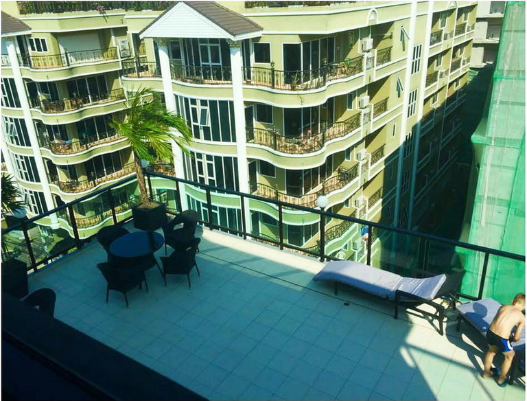 2 Bedrooms Condo for Sale on Pratumnak Hill Pattaya