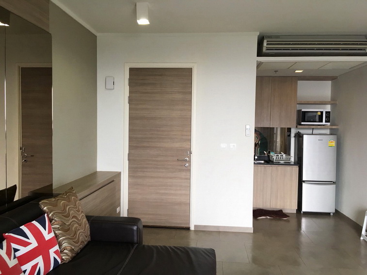 Beach Front 2 Beds Condo for Rent in Wong Amat Beach Pattaya