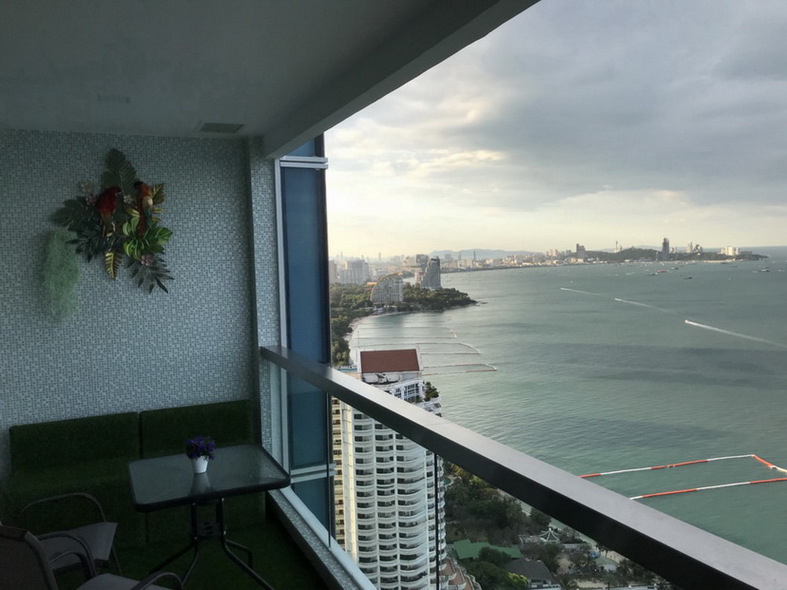 Beachfront  Luxury Condominium for Rent in Wong Amat Beach Pattaya, Thailand