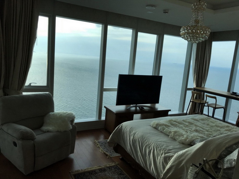 Beachfront  Luxury Condominium for Rent in Wong Amat Beach Pattaya, Thailand