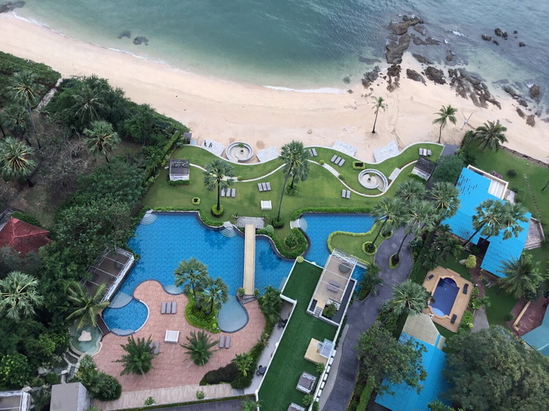 Beachfront  Luxury Condominium for Rent in Wong Amat Beach Pattaya, Thailand