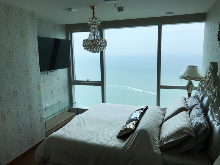 Beachfront  Luxury Condominium for Rent in Wong Amat Beach Pattaya, Thailand