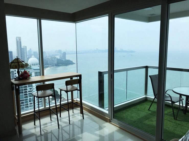 Beachfront  Luxury Condominium for Rent in Wong Amat Beach Pattaya, Thailand