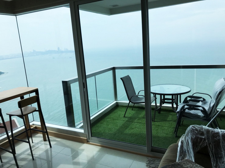 Beachfront  Luxury Condominium for Rent in Wong Amat Beach Pattaya, Thailand