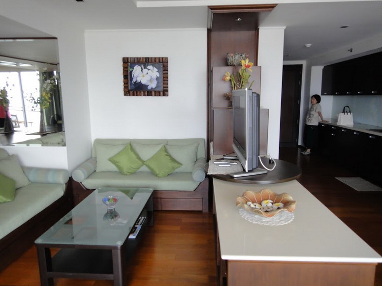 Beachfront Condo for Rent on Pattaya Beach Rd.