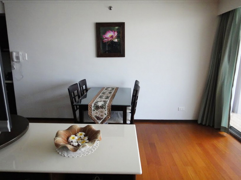 Beachfront Condo for Rent on Pattaya Beach Rd.