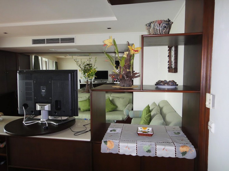 Beachfront Condo for Rent on Pattaya Beach Rd.