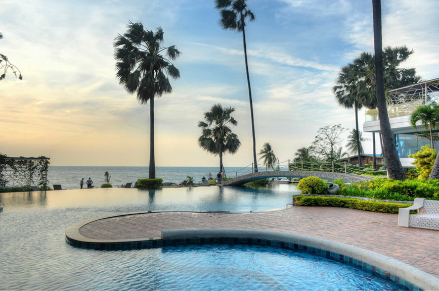 Luxury Beachfront Condominium for Rent in Wong Amat Beach Pattaya, Thailand