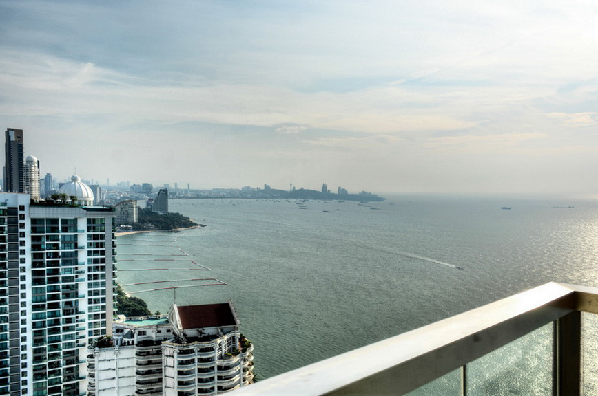 Luxury Beachfront Condominium for Rent in Wong Amat Beach Pattaya, Thailand