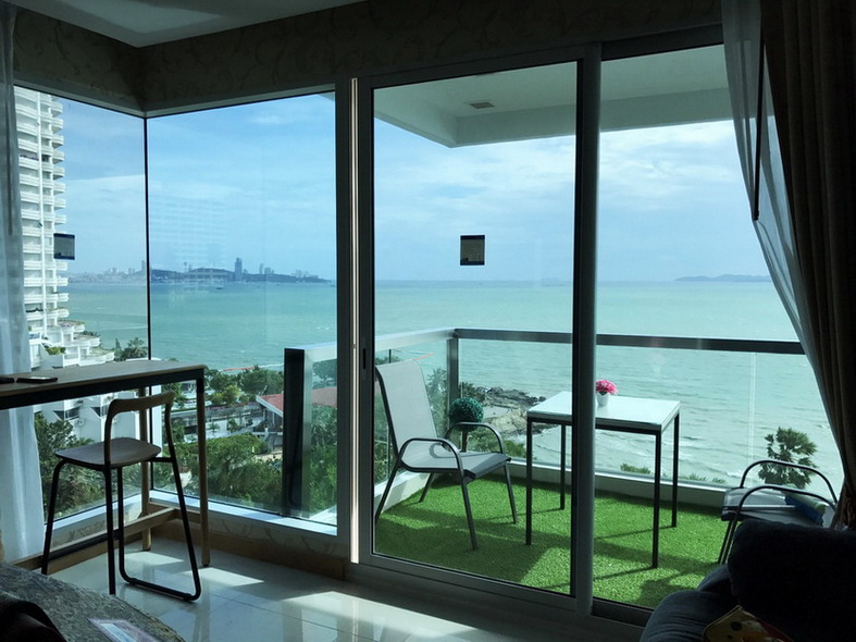 Beachfront  Luxury Condominium for Sale in Wong Amat Beach Pattaya, Thailand