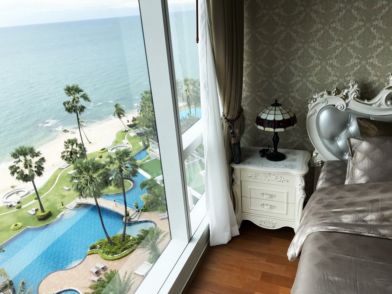 Beachfront  Luxury Condominium for Sale in Wong Amat Beach Pattaya, Thailand