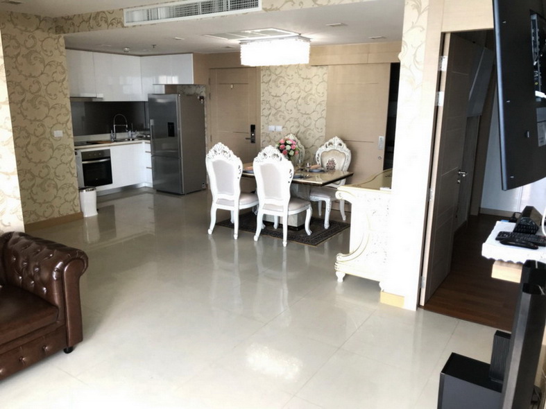 Beachfront  Luxury Condominium for Sale in Wong Amat Beach Pattaya, Thailand