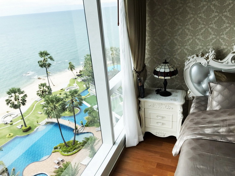 Beachfront  Luxury Condominium for Sale in Wong Amat Beach Pattaya, Thailand