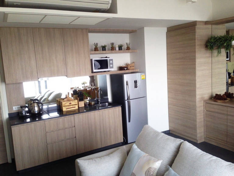 Beachfront Condo For Rent in Wong Amat Beach Pattaya