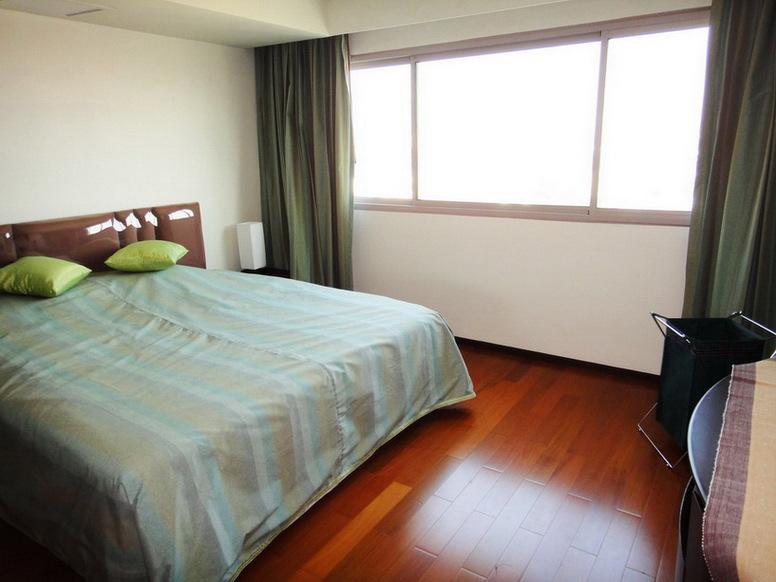 Beachfront Condo for Rent on Pattaya Beach Rd.