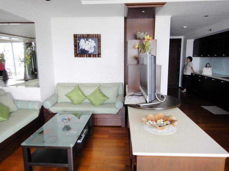 Beachfront Condo for Rent on Pattaya Beach Rd.