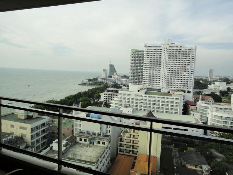 Beachfront Condo for Rent on Pattaya Beach Rd.