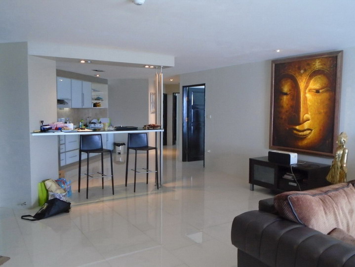 Large 3 Rooms with Sea View Condo for Sale and Rent in Wong Amat Beach, Pattaya