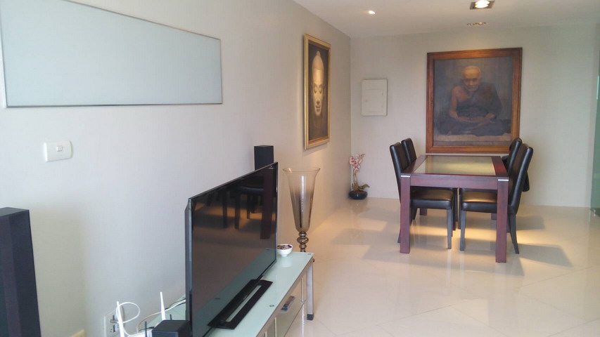 Large 3 Rooms with Sea View Condo for Sale and Rent in Wong Amat Beach, Pattaya