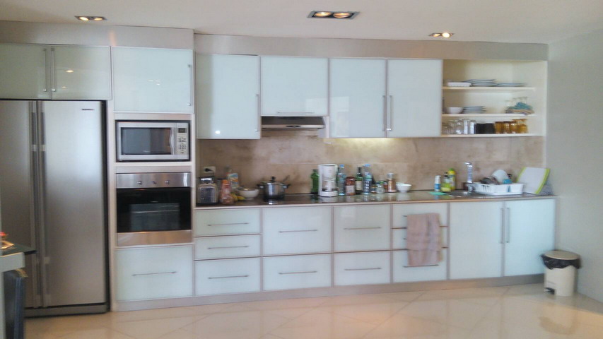 Large 3 Rooms with Sea View Condo for Sale and Rent in Wong Amat Beach, Pattaya