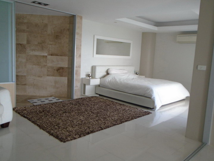 Large 3 Rooms with Sea View Condo for Sale and Rent in Wong Amat Beach, Pattaya