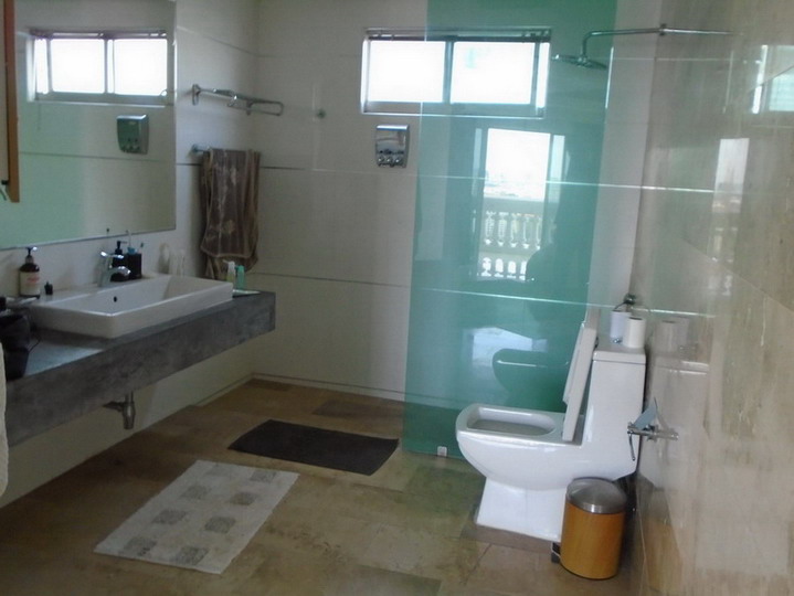 Large 3 Rooms with Sea View Condo for Sale and Rent in Wong Amat Beach, Pattaya