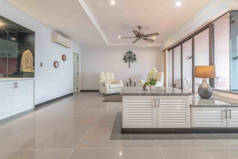 Luxury Penthouse Condo for Sale in Jomtien Beach.