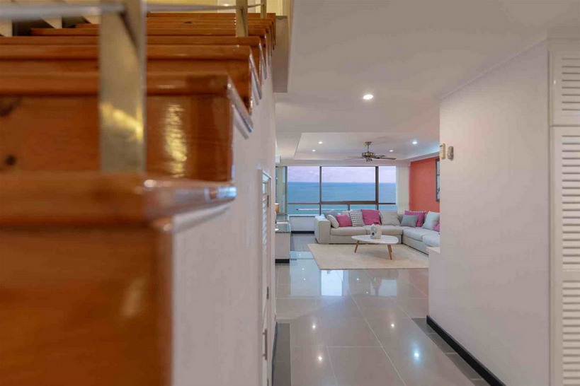 Luxury Penthouse Condo for Sale in Jomtien Beach.