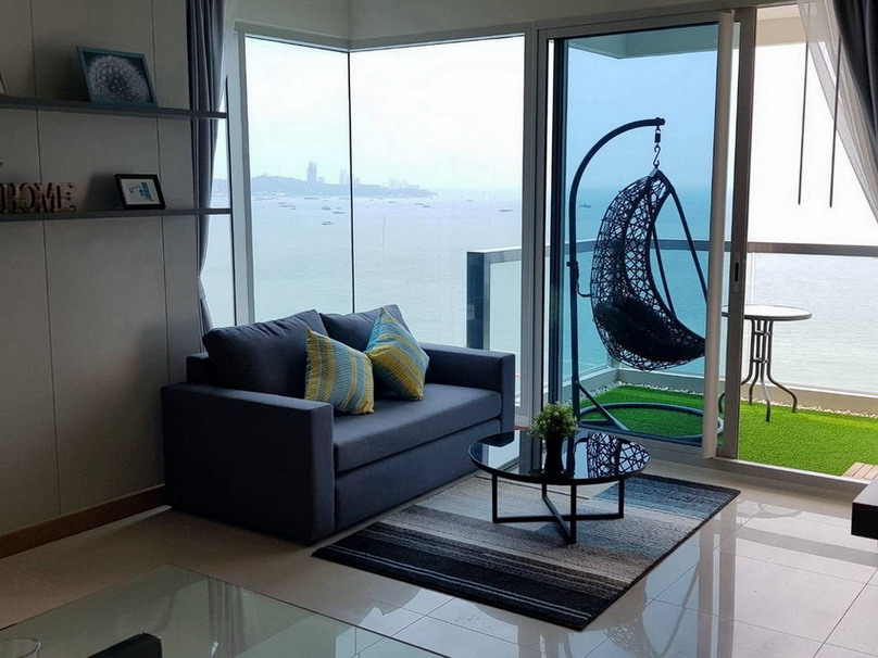 Beachfront  Luxury Condominium for Rent in Wong Amat Beach Pattaya