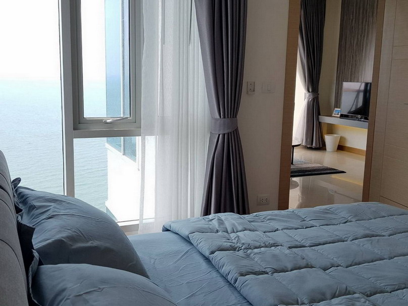 Beachfront  Luxury Condominium for Rent in Wong Amat Beach Pattaya