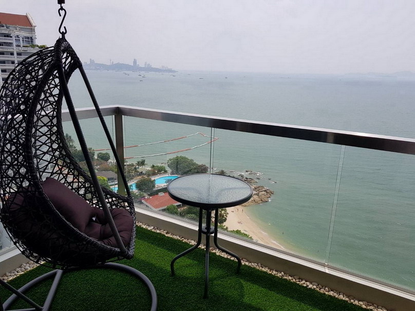 Beachfront  Luxury Condominium for Rent in Wong Amat Beach Pattaya