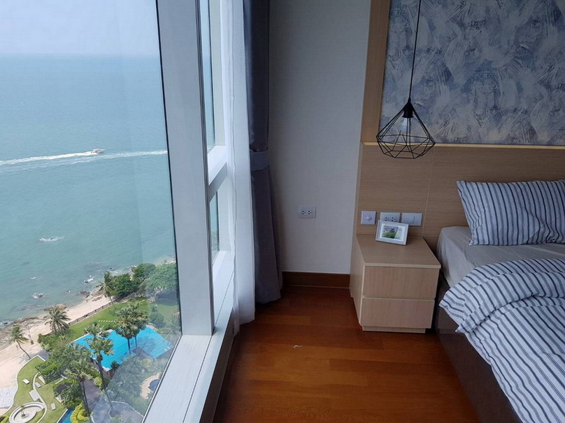 Beachfront  Luxury Condominium for Rent in Wong Amat Beach Pattaya