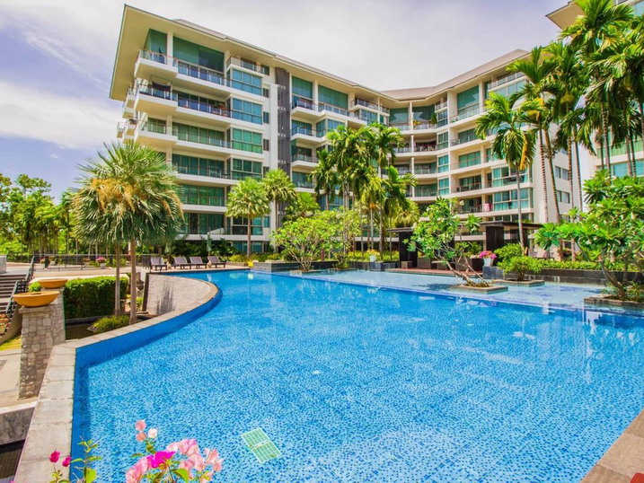 Duplex Condo for Rent with Private Beach in Wong Amat Beach, Pattaya