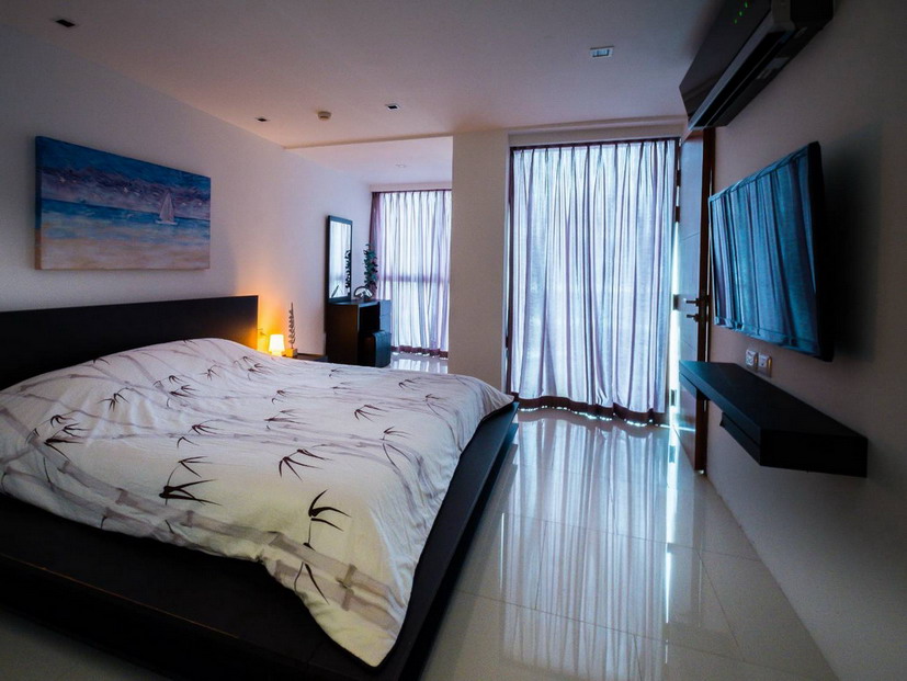 Duplex Condo for Rent with Private Beach in Wong Amat Beach, Pattaya