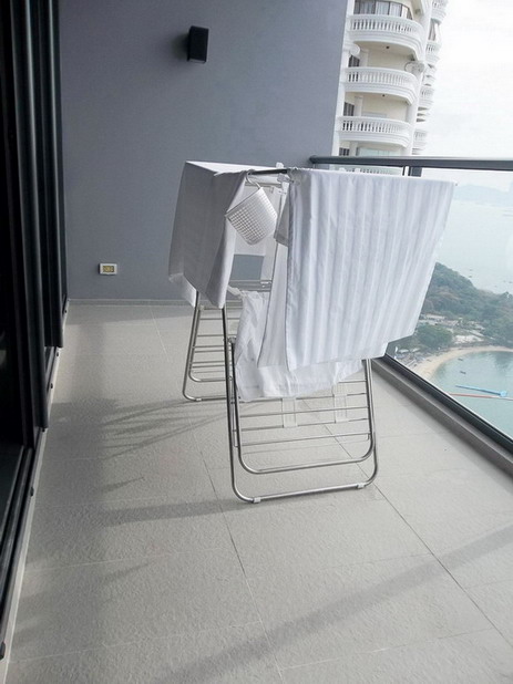 High Rise Beachfront Condo For Rent in Wong Amat Beach Pattaya