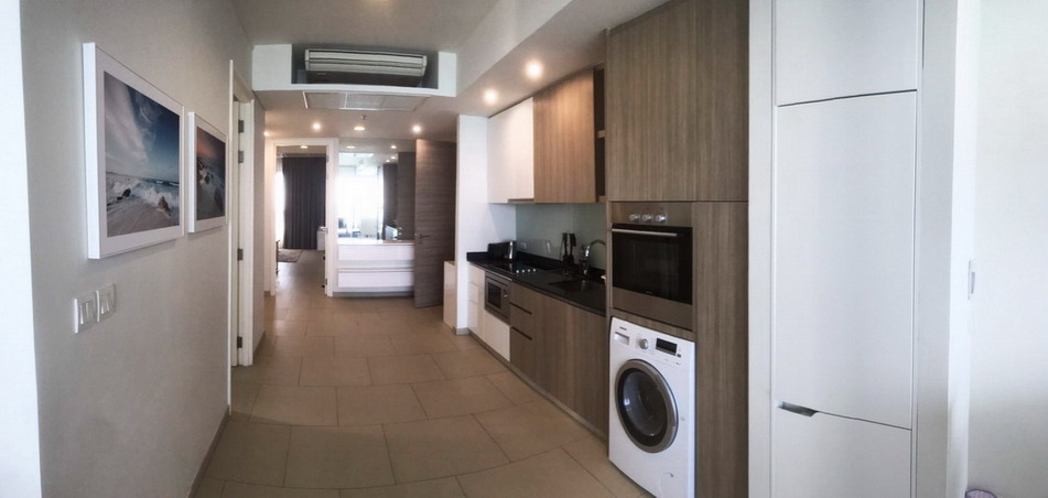 High Rise Beachfront Condo For Rent in Wong Amat Beach Pattaya